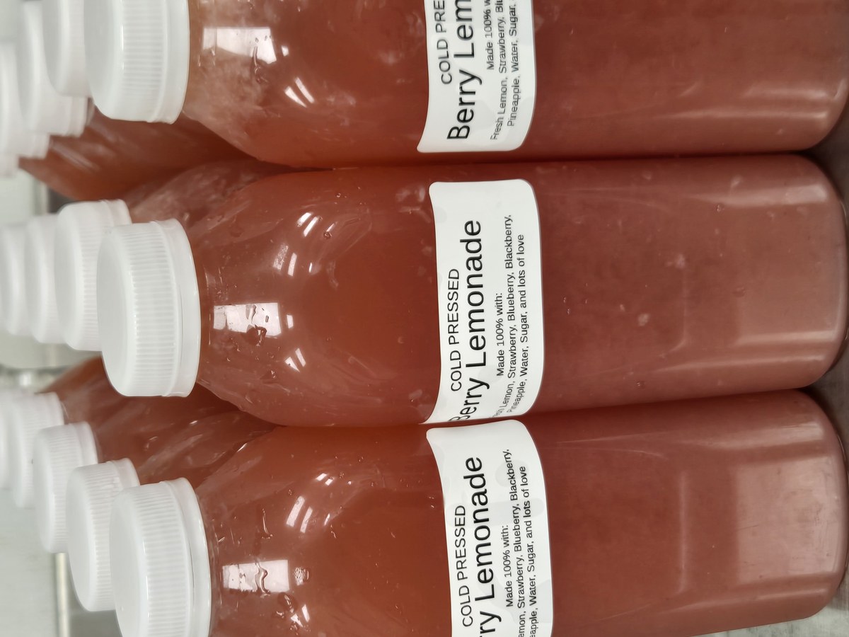 Cold-pressed berry lemonade